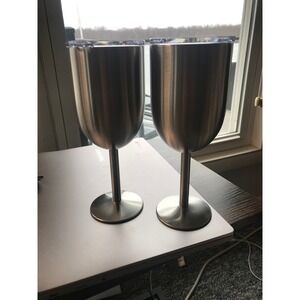 FineDine Set of 2 Stainless Steel Insulated Wine Glasses with Lids 12oz Silver